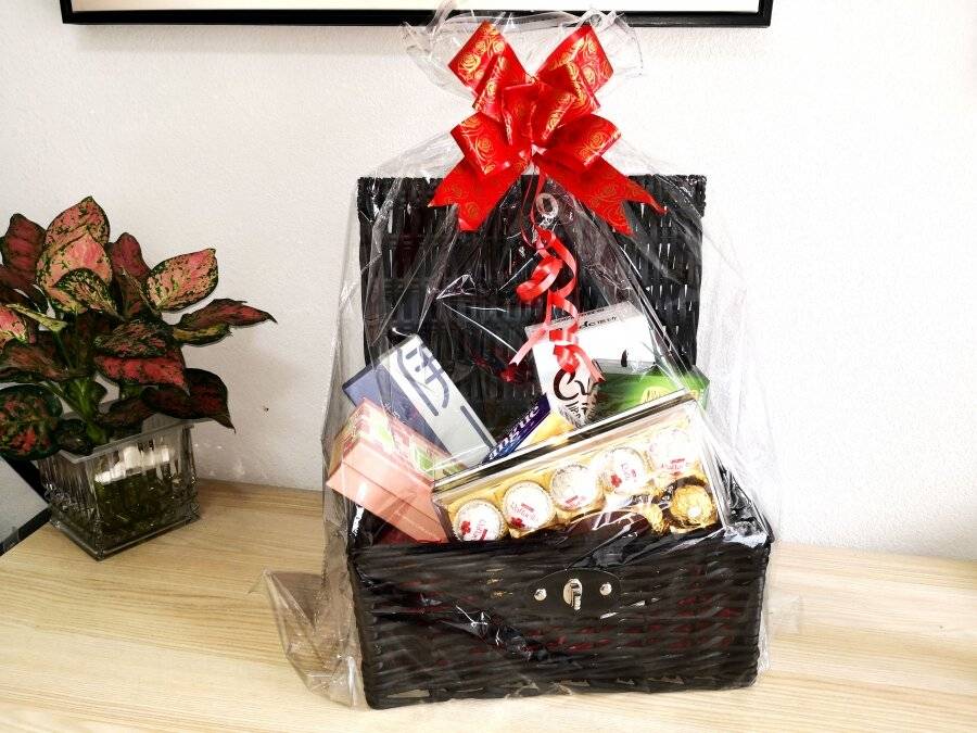 Create Your Own Wicker Gift Hamper Basket Kit Use, Black - Medium