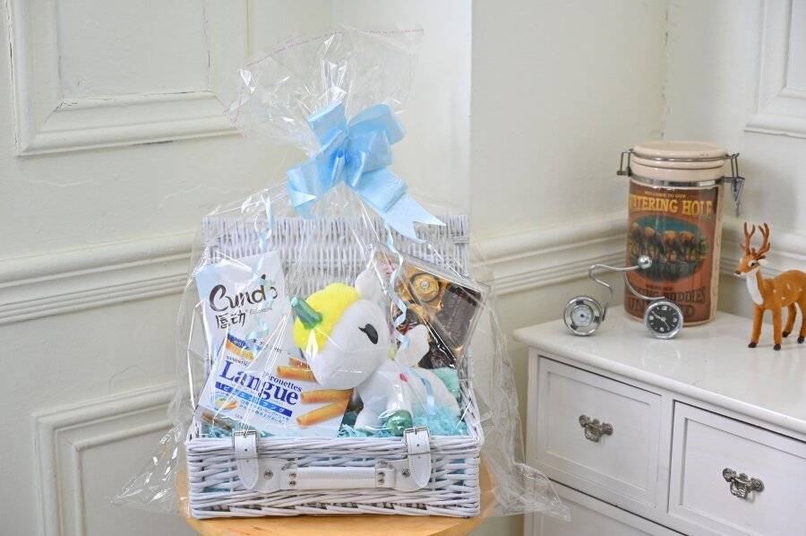 Create Your Own All Purpose Wicker Gift Hamper Basket Kit - White/Blue