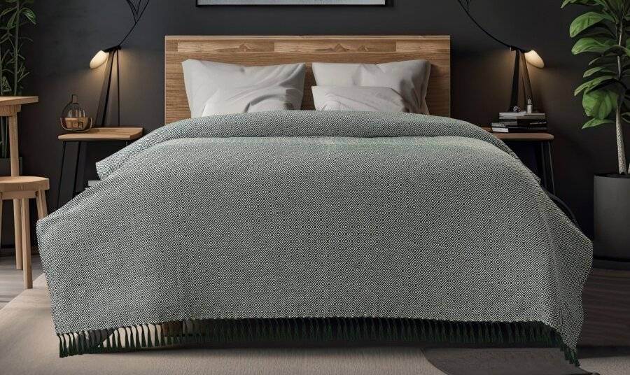 EHC King Size Big Diamond Woven Cotton Throw, Ivory/Green, 225 x 250cm