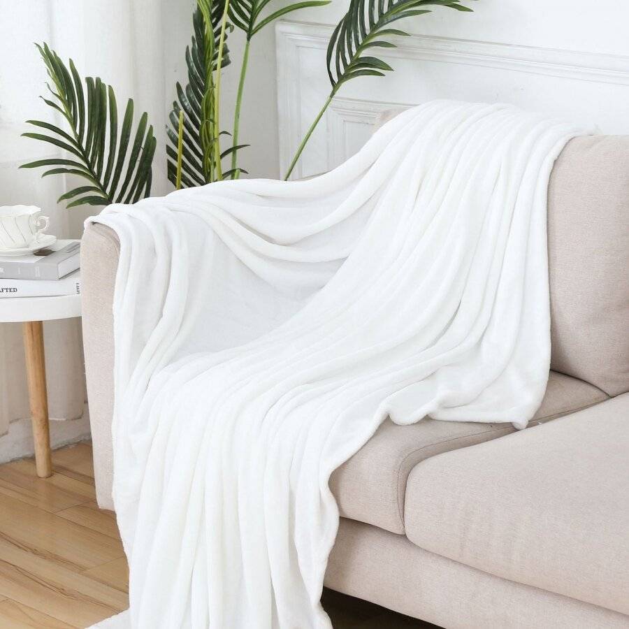 EHC Super Soft Flannel Fleece Blanket, Cream 150 cm x 200 cm