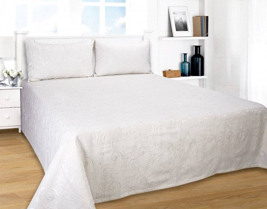 European Style Woven Matelasse Bedspread, 2 Pillow Shams - Bliss White