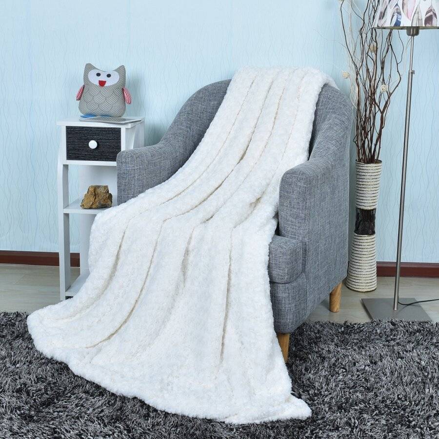 EHC Super Soft & Warm Sherpa Throw For Armchair or Single Bed - Cream