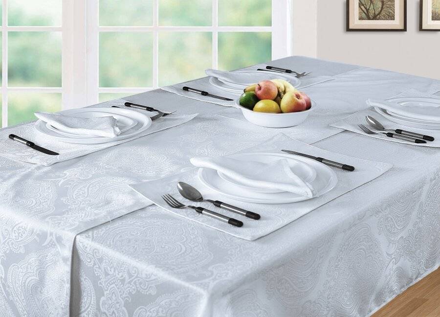 Luxury Damask Pack of 4 Rectangle Placemats in White, 13" x 18"