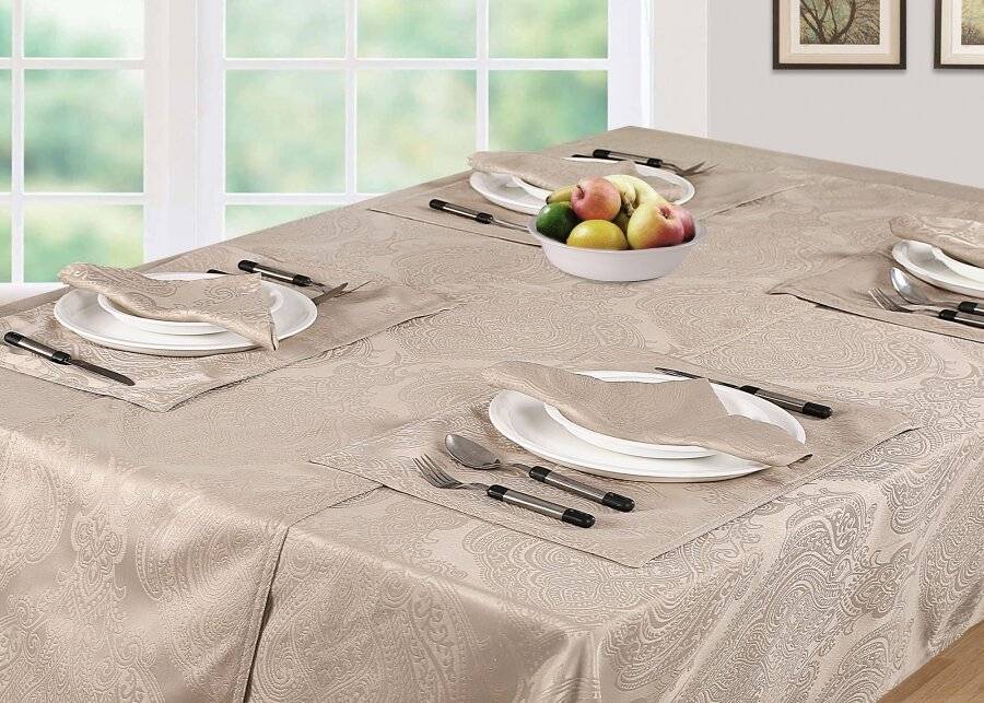 Luxury Damask Rectangular Tablecloth - Beige (138 cm x 183 cm)