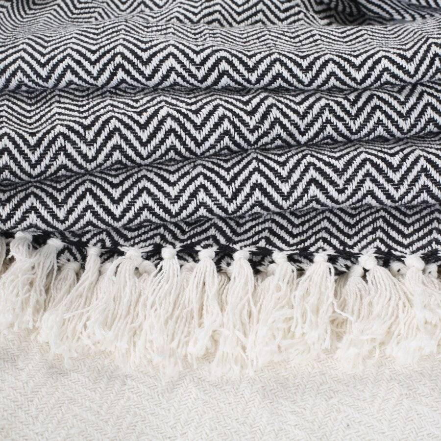 EHC 2 Chevron Throw For Sofa or Armchair 127 x 152 cm - Ivory/Black