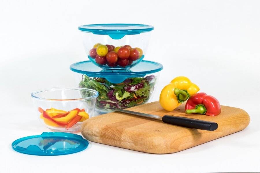 Pyrex High resistance Set of 3 Round Bowl With Lid -0.5 L, 1 L and 2 L