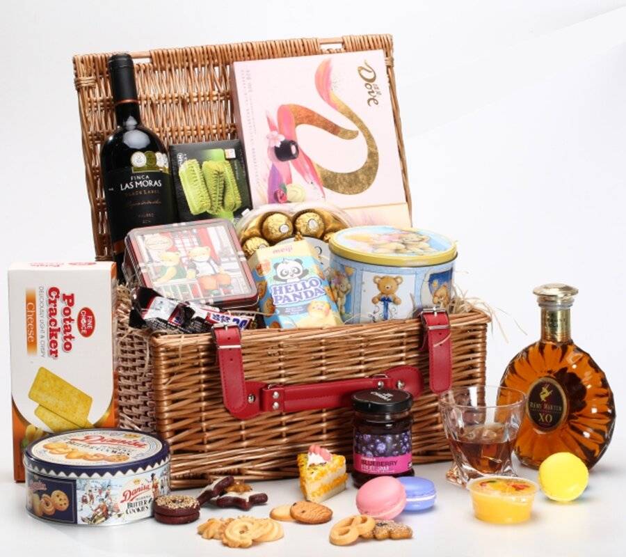 Woodluv Gift Hamper Wicker Basket With Red  Ribbon, Natural