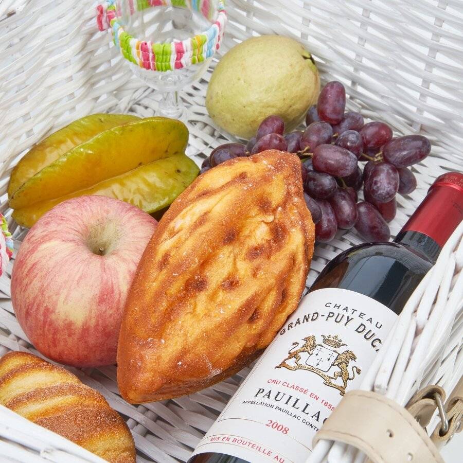Woodluv White Antique Picnic Wicker Basket For 2 Persons With Handle
