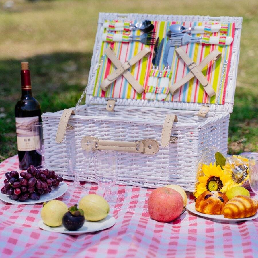 Woodluv White Wicker Antique Picnic Basket For 4 Persons With Handle