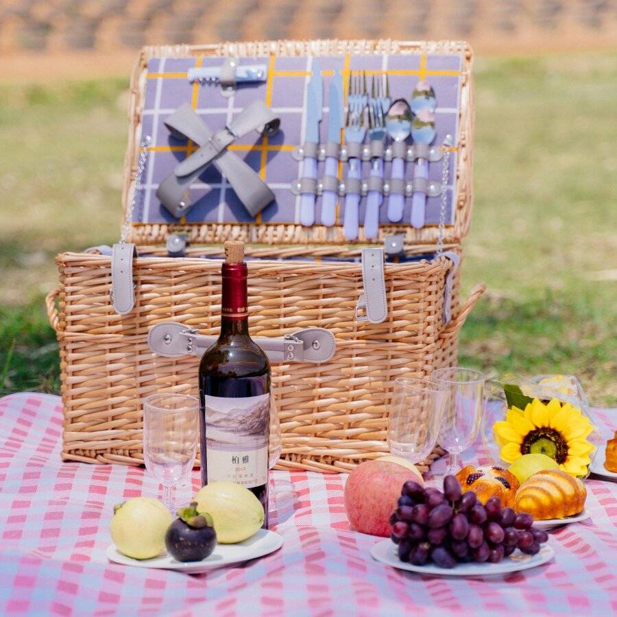 Woodluv Willow Picnic Basket For 4 People With Quality Accessories